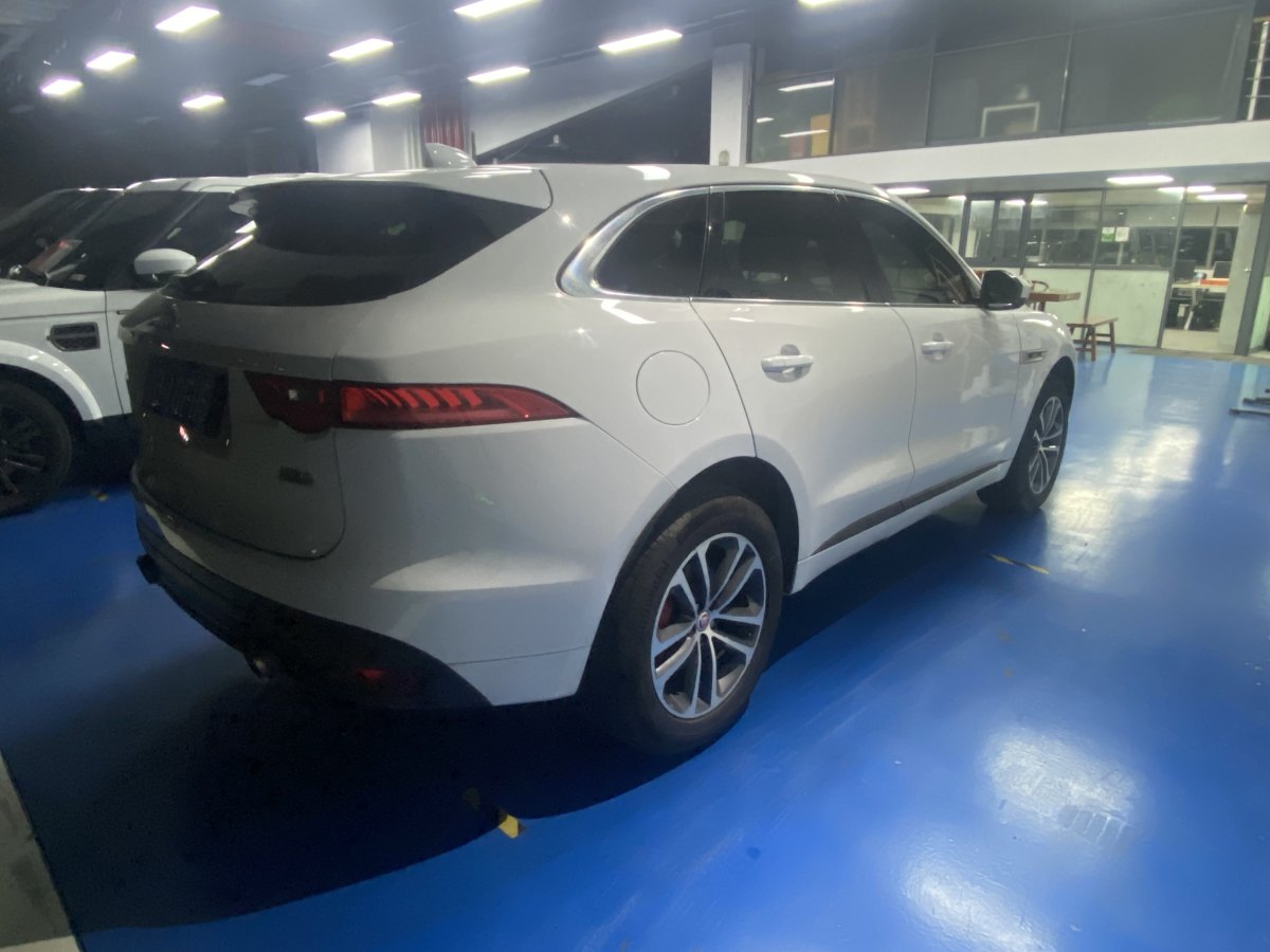 2018年1月捷豹 F-PACE  2018款 改款 2.0T 四驅(qū)R-Sport運(yùn)動(dòng)版