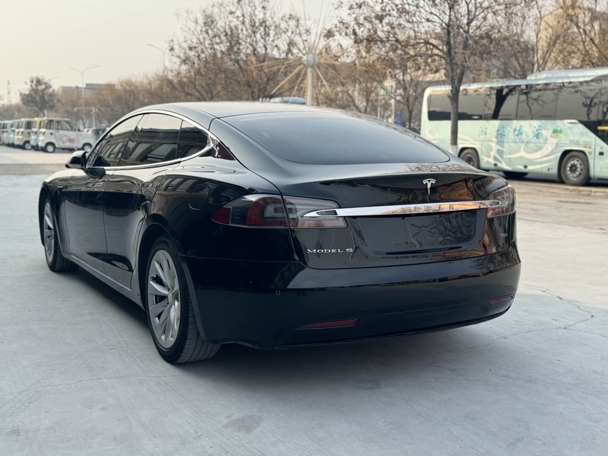 特斯拉 Model S  2017款 Model S 75D 標(biāo)準(zhǔn)續(xù)航版圖片