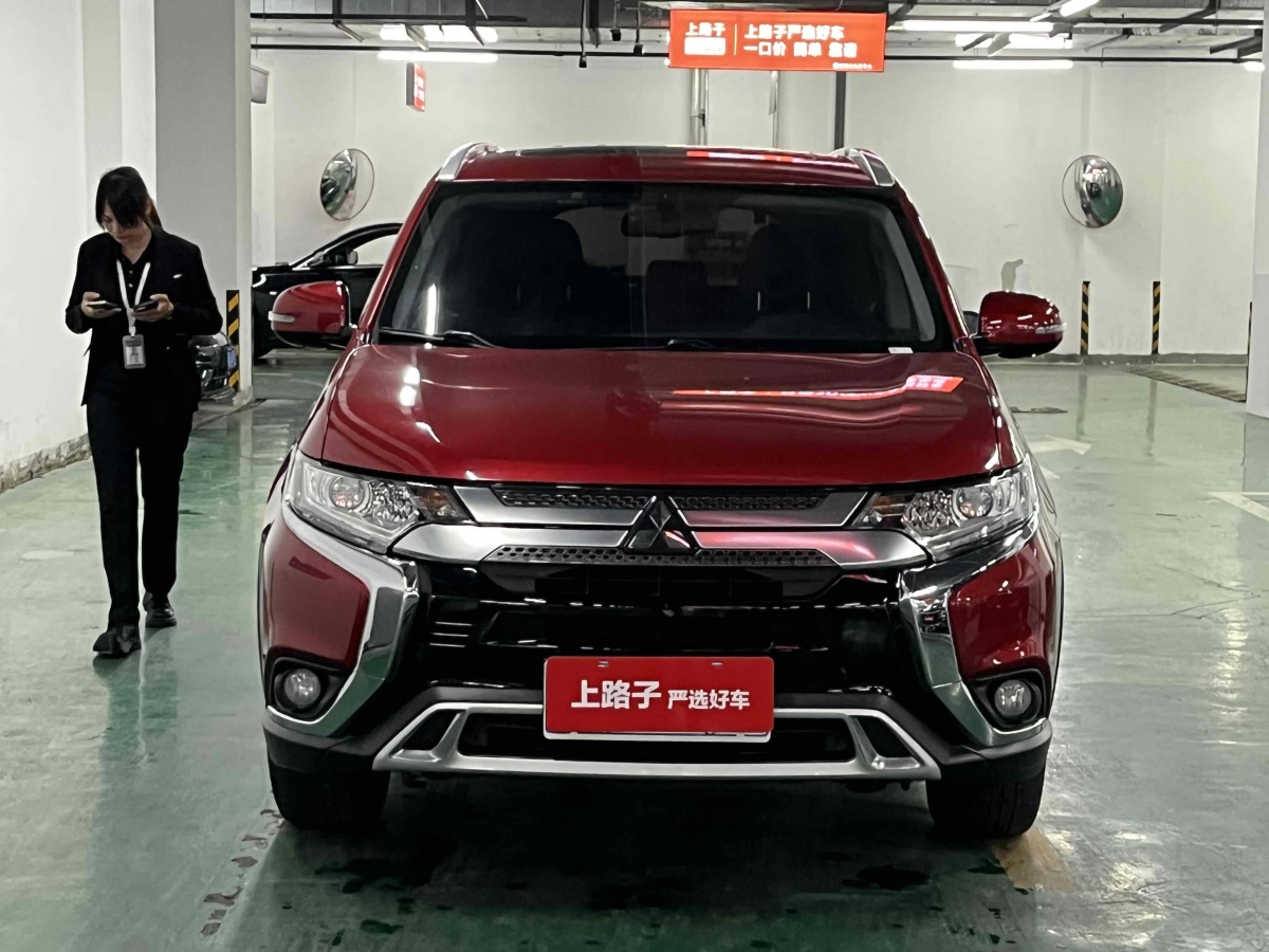 三菱 歐藍(lán)德  2019款 2.0L 兩驅(qū)暢享版 7座圖片