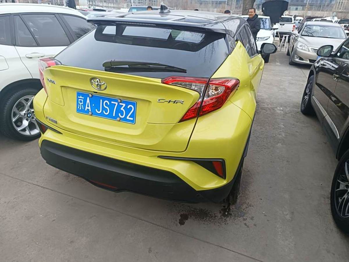 豐田 C-HR  2018款 2.0L 領(lǐng)先天窗版 國(guó)V圖片