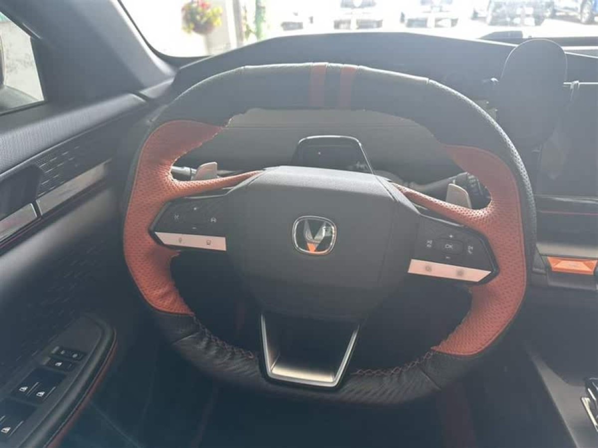 長安 長安UNI-V  2022款 1.5T 尊貴型圖片