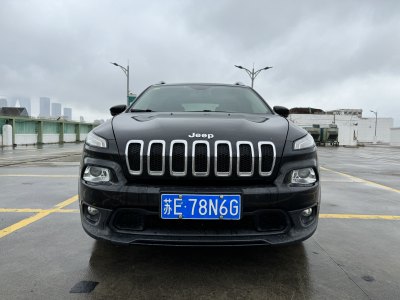 2017年3月 Jeep 自由光 2.0L 優(yōu)越版圖片