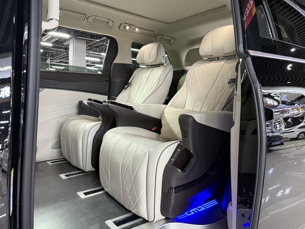 2024年3月騰勢 騰勢D9  2024款 DM-i 980 四驅尊榮型