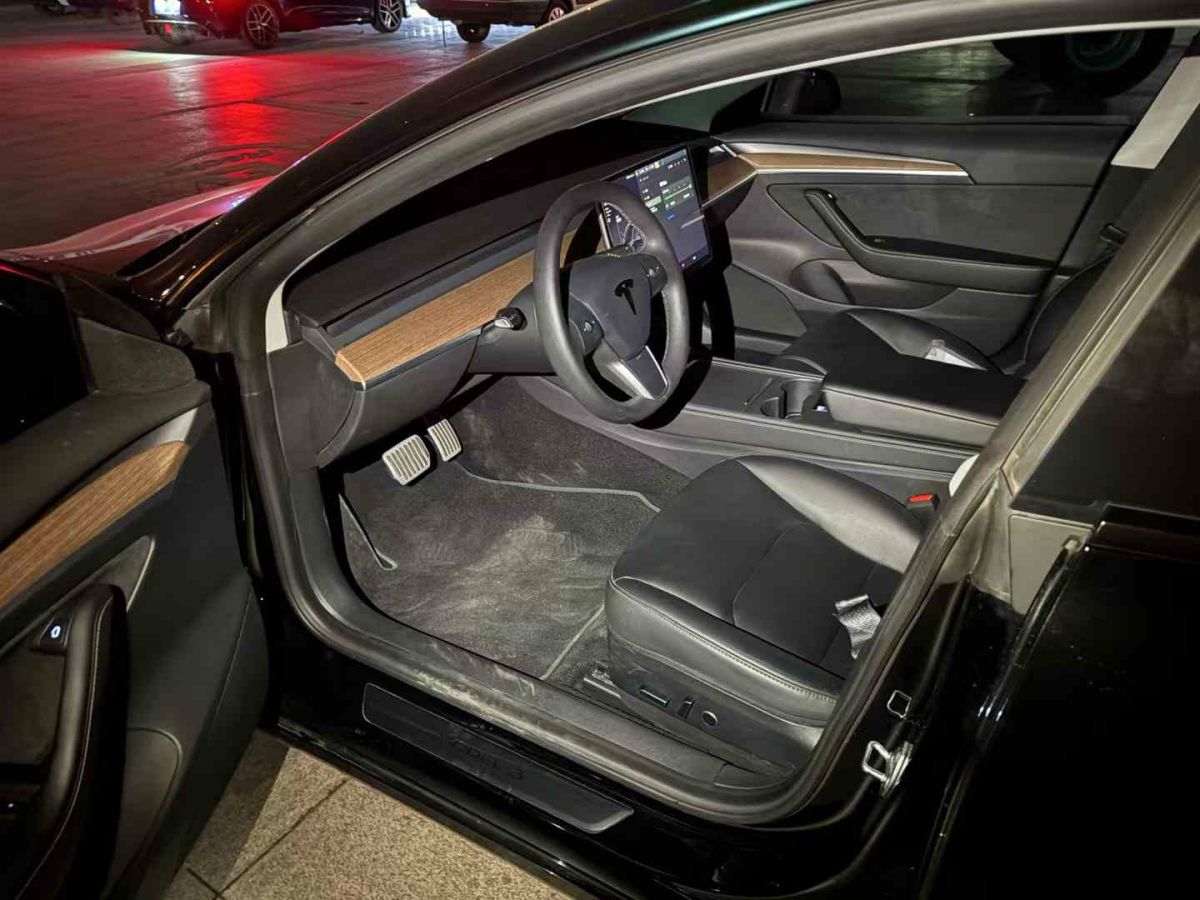 特斯拉 Model S  2023款 三電機(jī)全輪驅(qū)動(dòng) Plaid版圖片