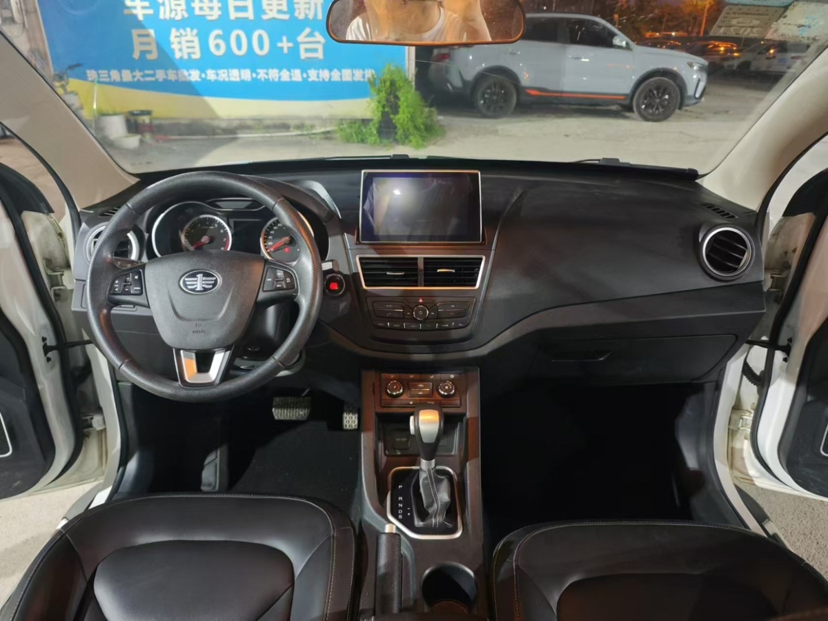 奔騰 X40  2017款 1.6L 自動豪華型圖片