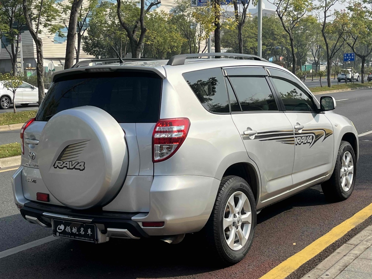 豐田 RAV4  2019款 榮放 2.0L CVT兩驅(qū)先鋒版圖片