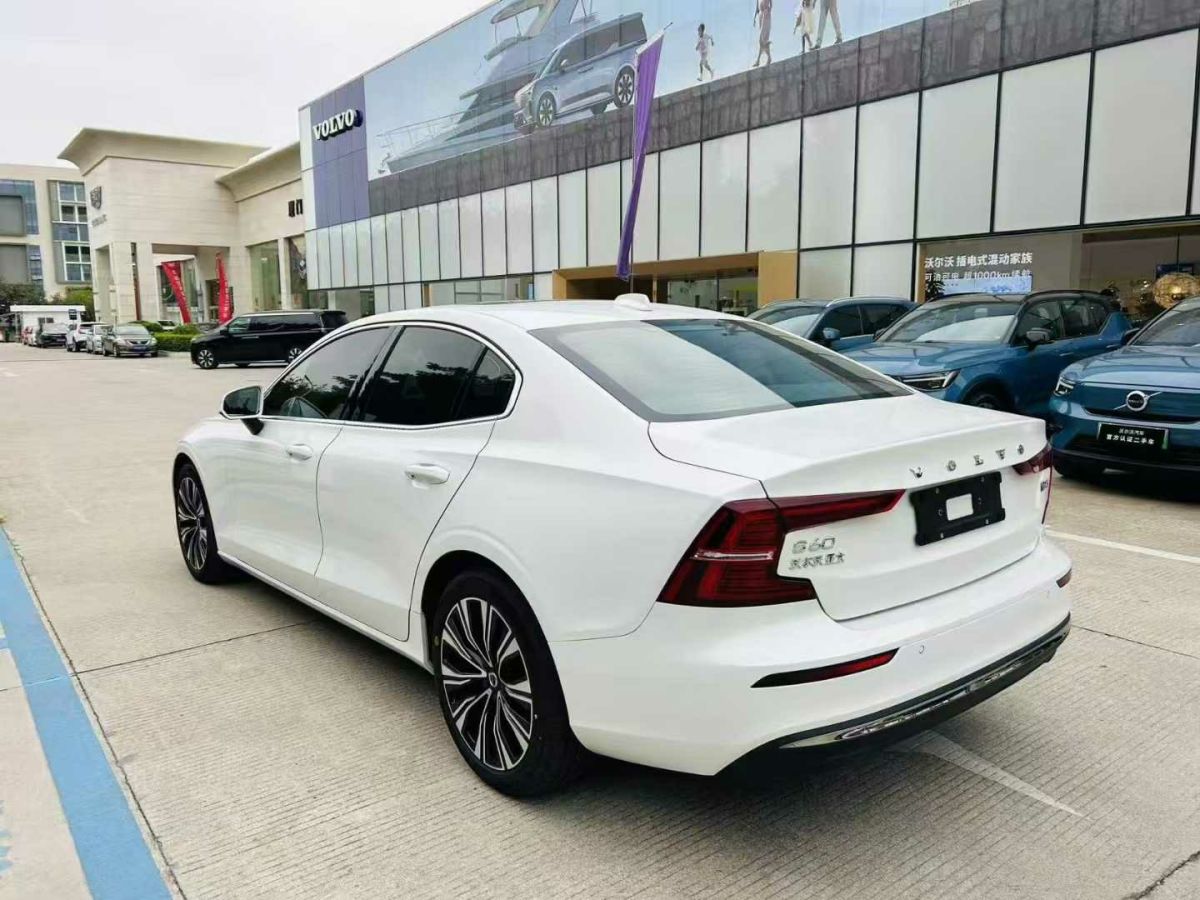 沃爾沃 S60L  2023款 B3 智行豪華版圖片