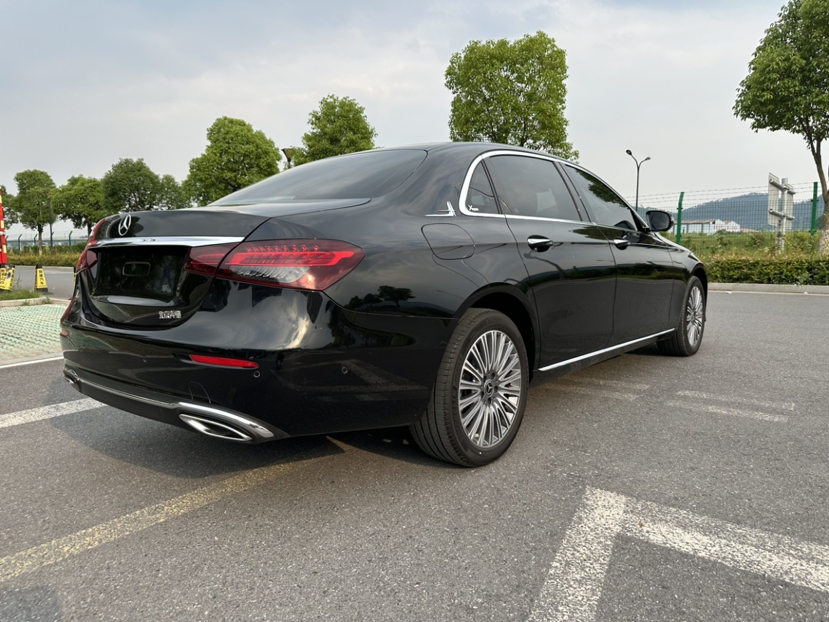 奔馳 奔馳E級  2023款 改款 E 300 L 時(shí)尚型圖片