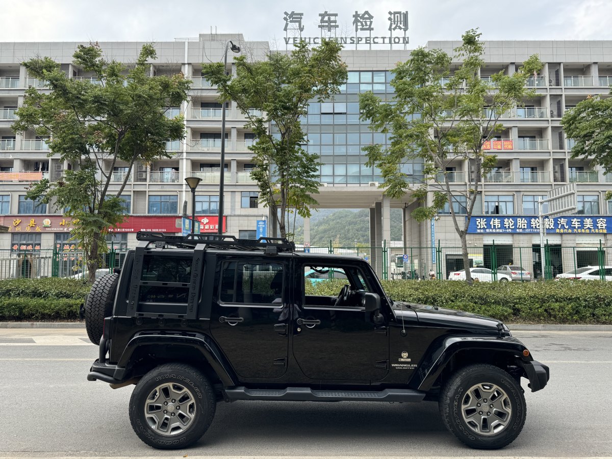 Jeep 牧馬人  2015款 3.0L Sahara 四門舒享版圖片