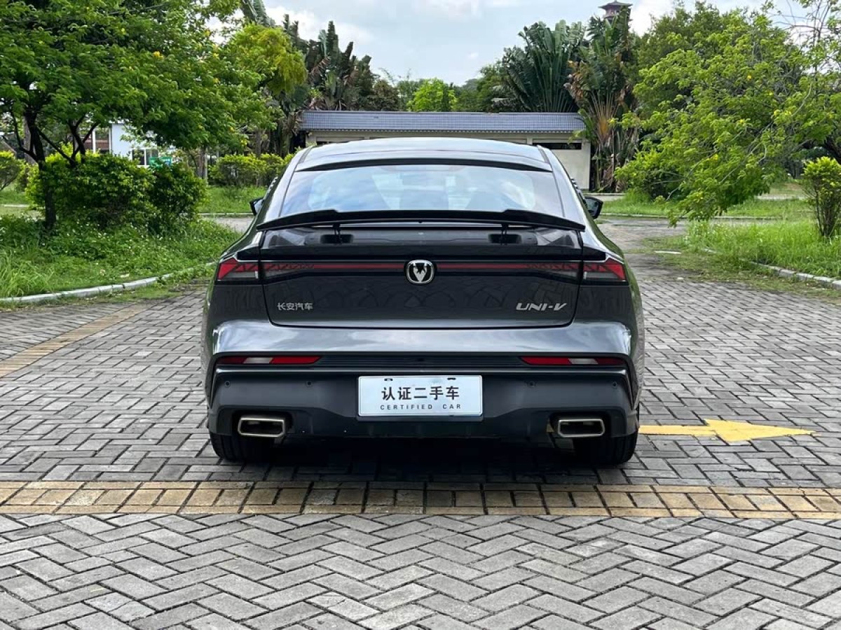 長(zhǎng)安 長(zhǎng)安UNI-V  2024款 1.5T 尊貴型圖片