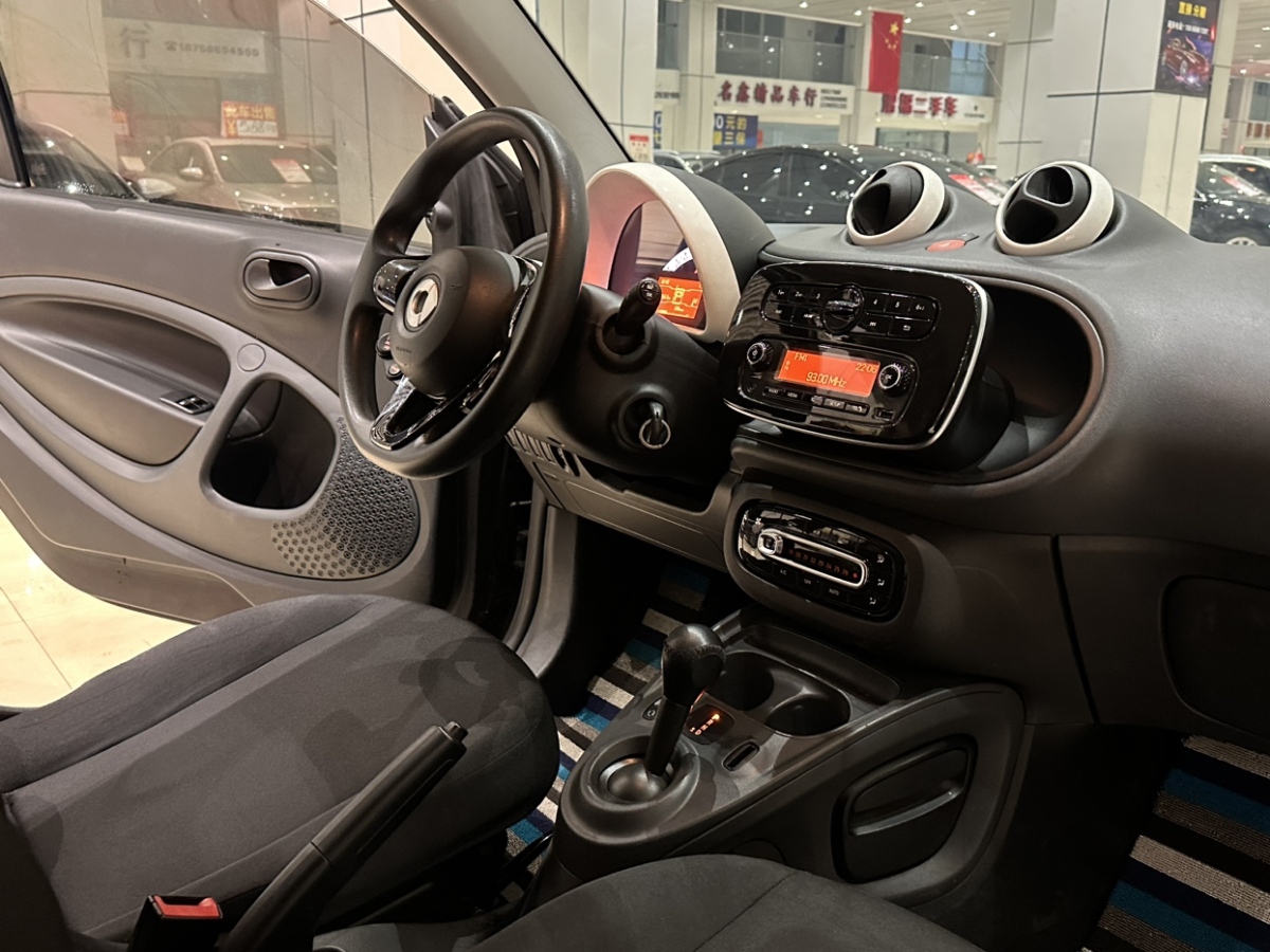 2017年3月smart fortwo  2015款 1.0L 52千瓦硬頂靈動(dòng)版