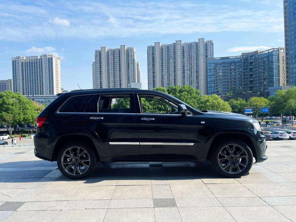 Jeep 大切諾基  2012款 3.6L 舒適導(dǎo)航版圖片