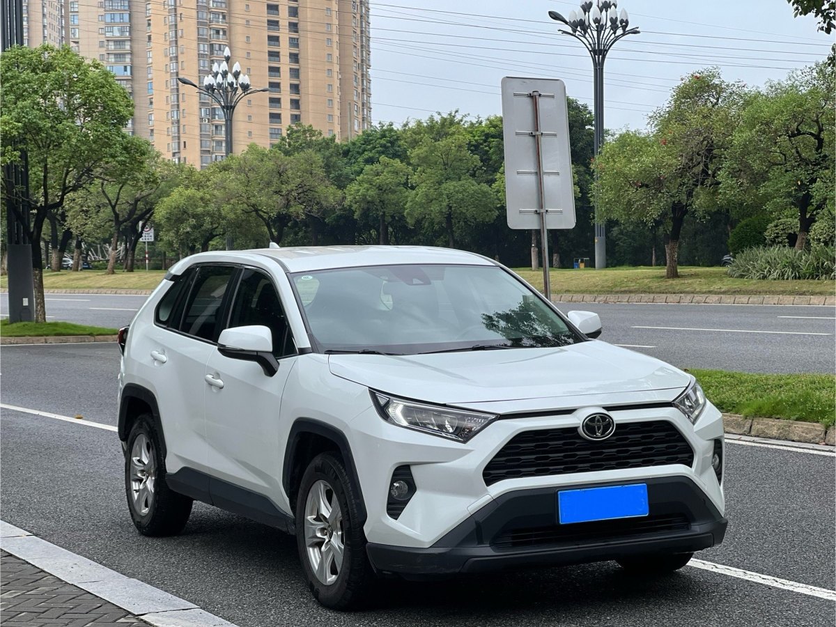 2021年1月豐田 RAV4  2018款 榮放 2.0L CVT兩驅(qū)風(fēng)尚版