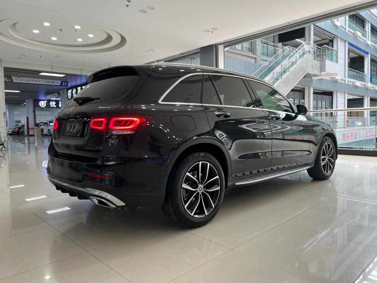 奔馳 奔馳A級  2019款  A 220 L 4MATIC 運(yùn)動(dòng)轎車圖片