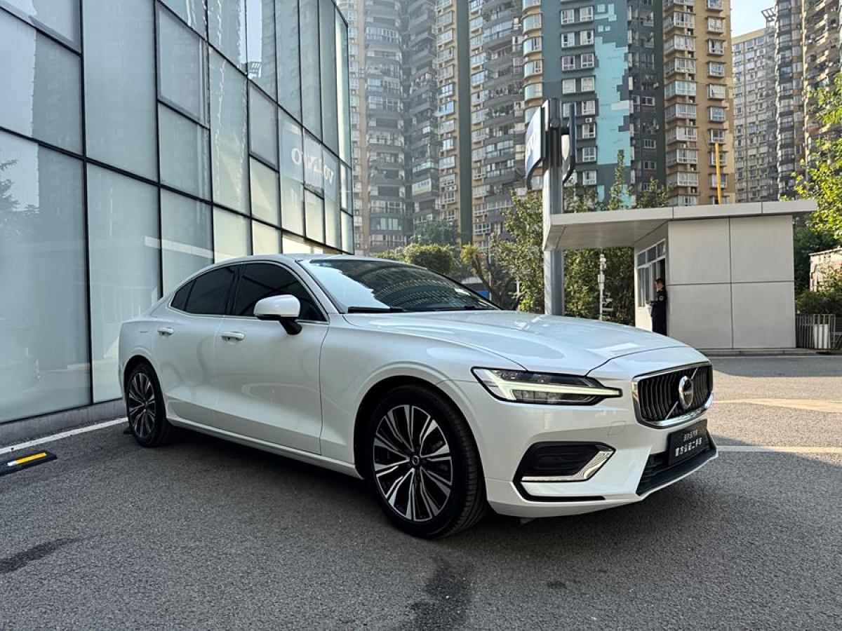 2023年6月沃爾沃 S60L  2023款 B4 智遠(yuǎn)豪華版