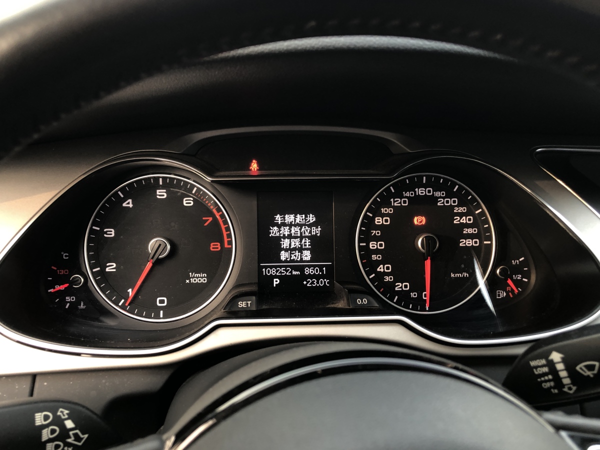 奧迪 奧迪A4L  2015款 35 TFSI 自動標(biāo)準(zhǔn)型圖片