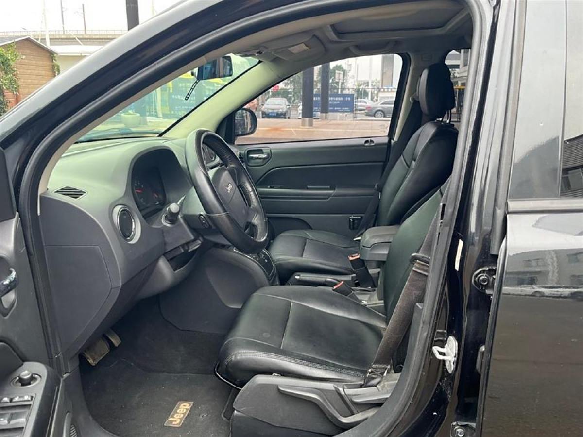 Jeep 指南者  2010款 2.4L 四驅(qū)運動版圖片