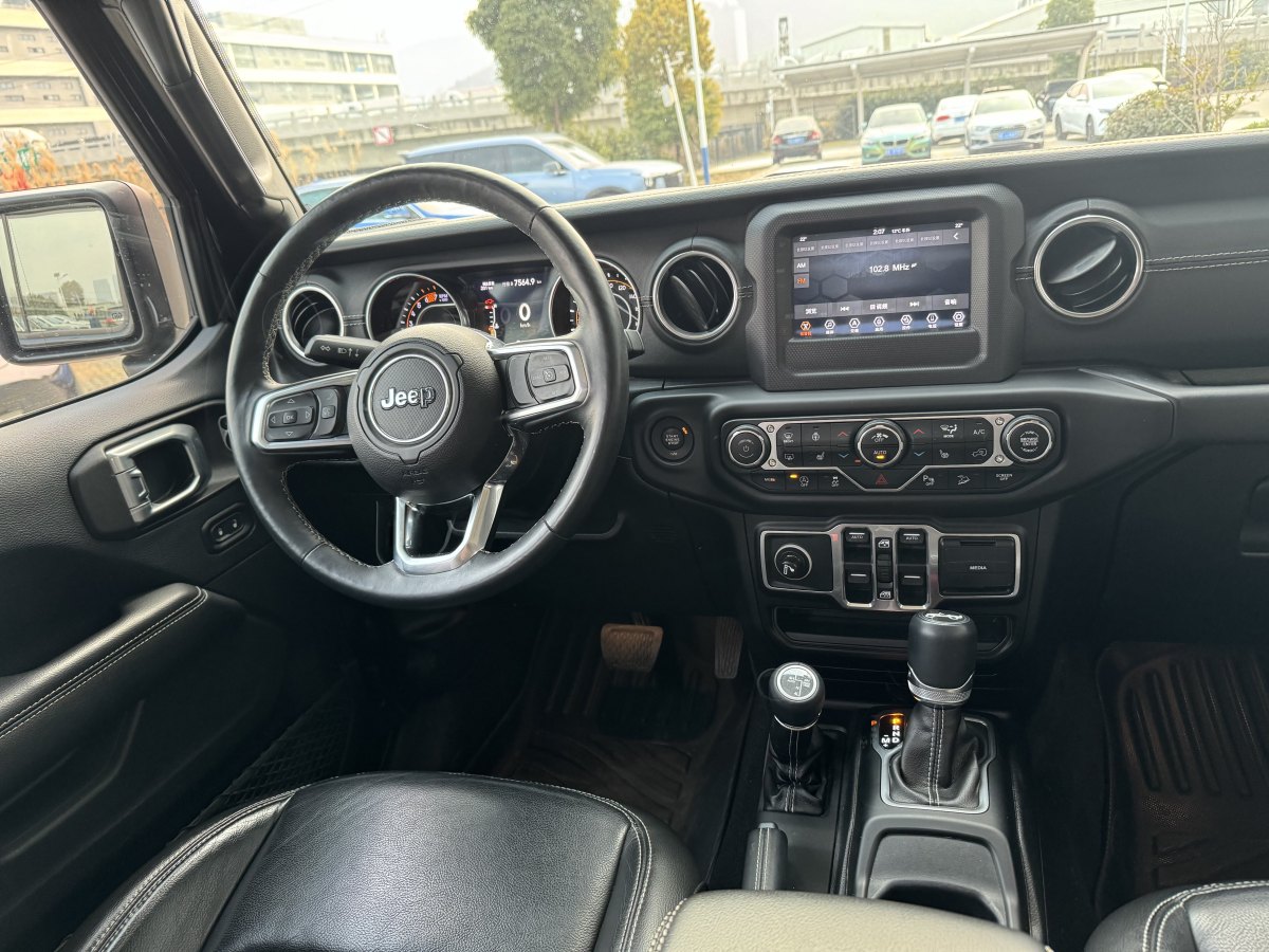 Jeep 牧馬人  2018款 2.0T Sahara 四門版圖片