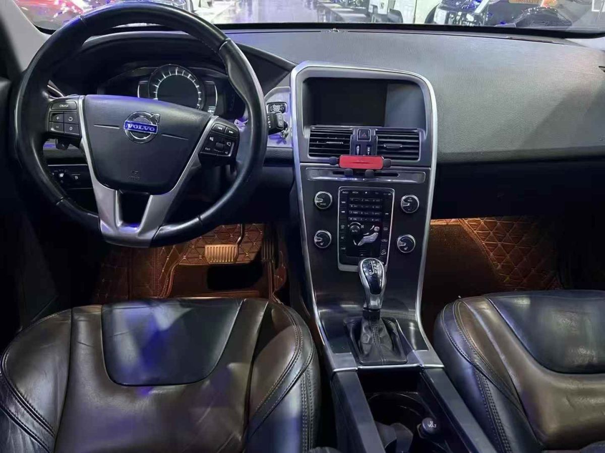 沃爾沃 XC60  2014款 2.0T 個(gè)性運(yùn)動(dòng)版圖片