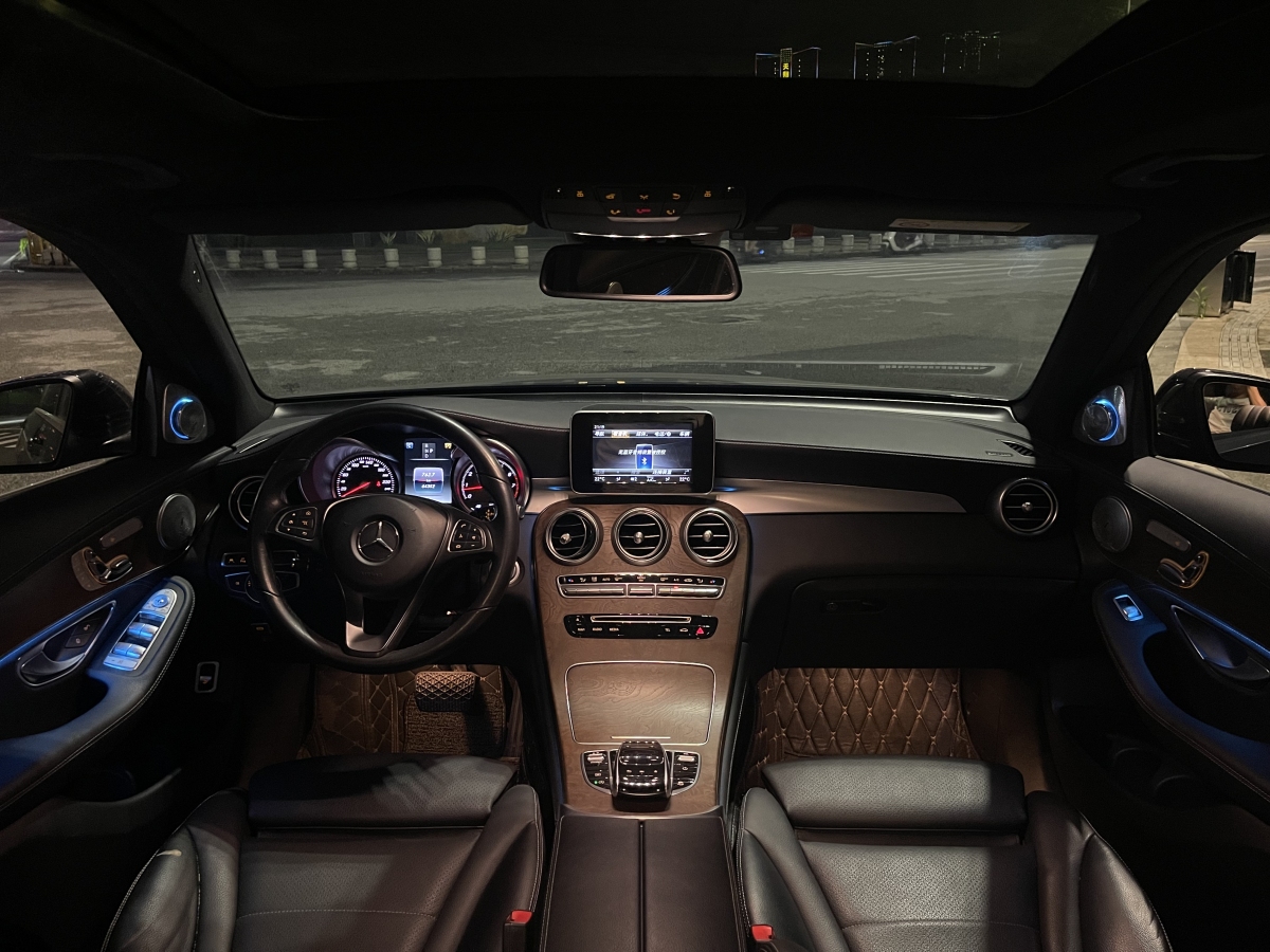 奔驰 奔驰GLC  2018款 GLC 300 4MATIC 动感型图片