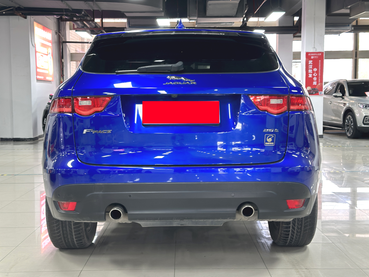 捷豹 F-PACE  2018款 2.0T 兩驅(qū)都市尊享版圖片