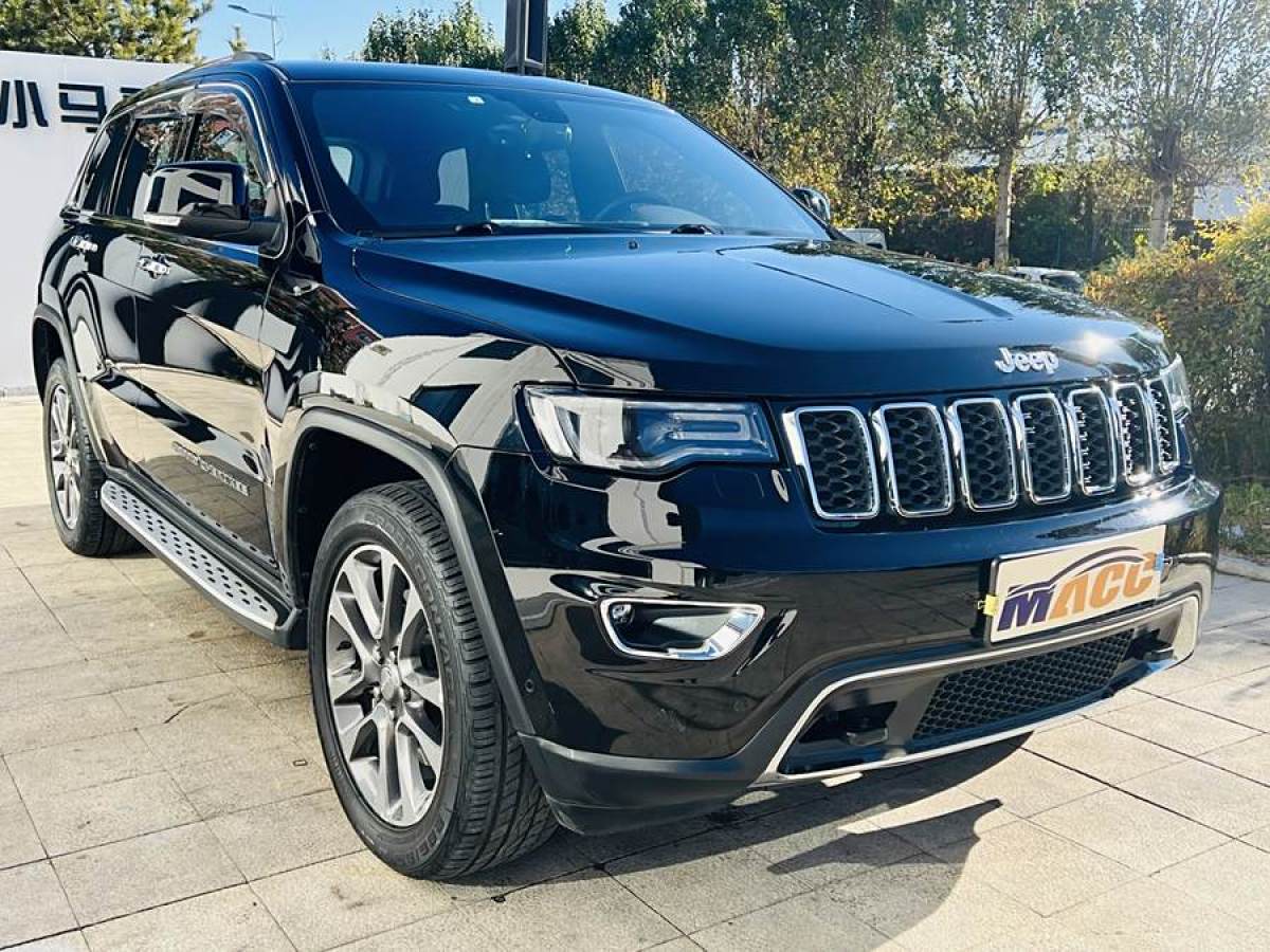 2018年12月Jeep 大切諾基  2017款 3.0L 精英導(dǎo)航版