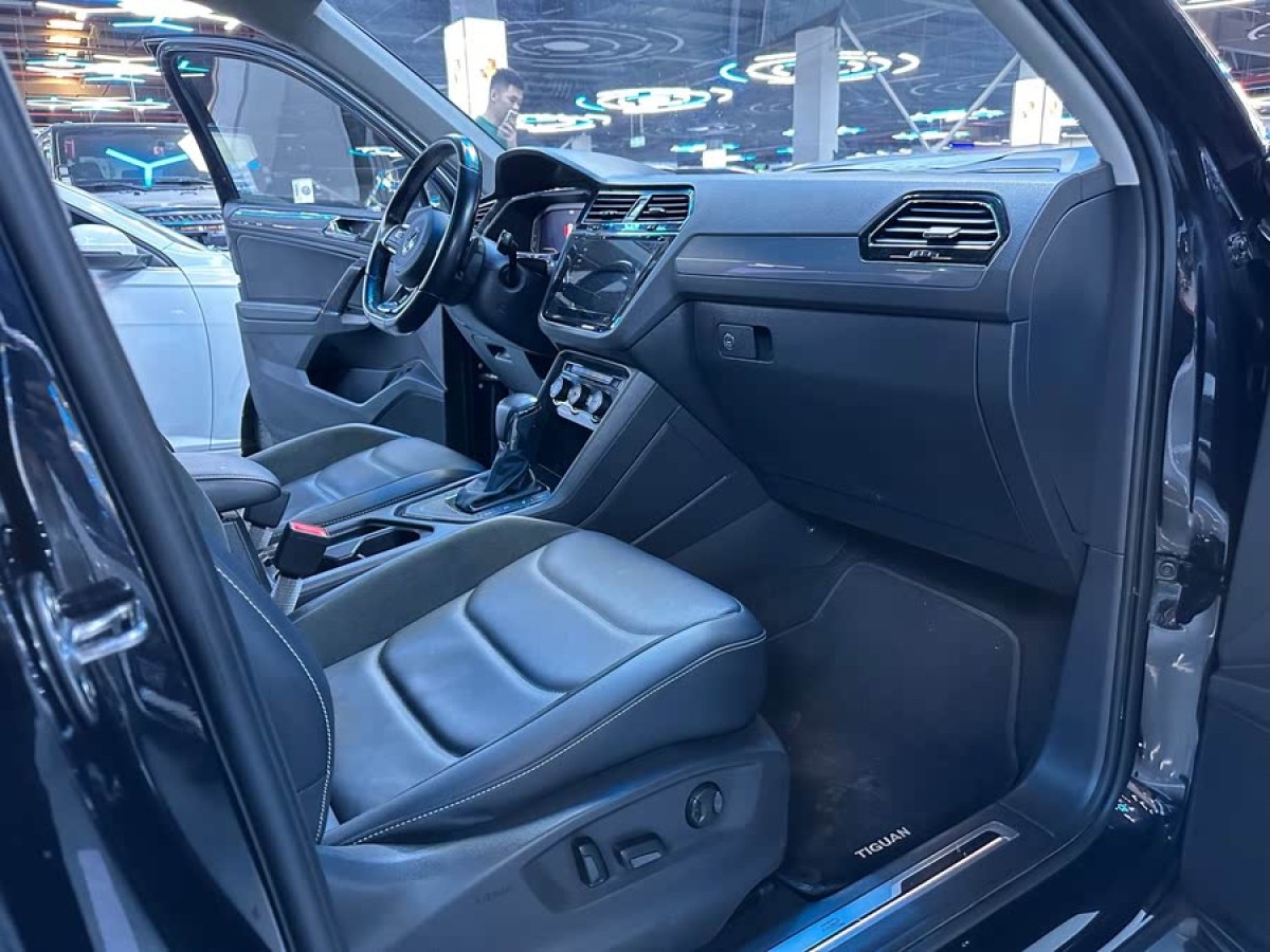 大眾 途觀L  2023款 改款 330TSI 自動兩驅(qū)R-Line越享版圖片