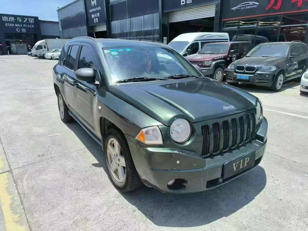 Jeep 指南者  2010款 2.4L 四驅(qū)運(yùn)動(dòng)版圖片