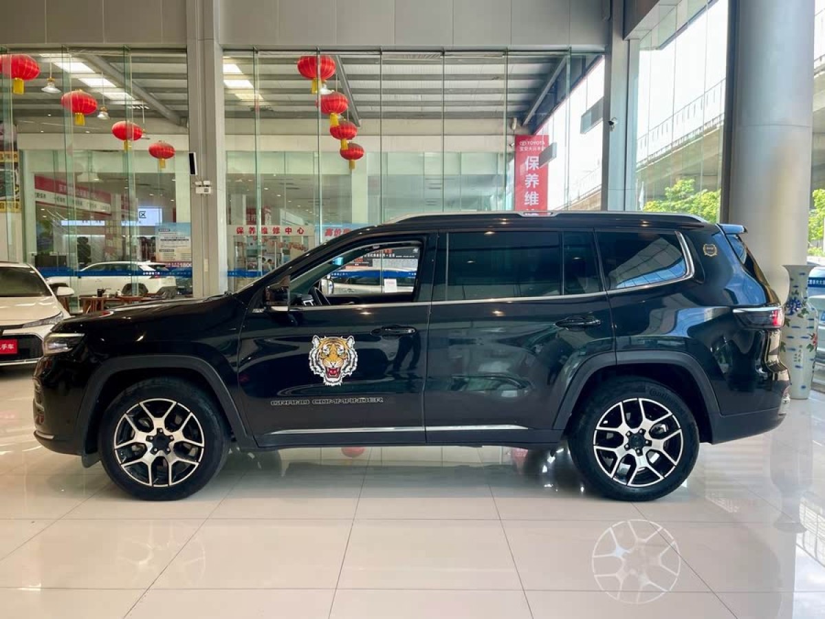 Jeep 大指揮官  2022款 2.0T 兩驅(qū)豪華版圖片