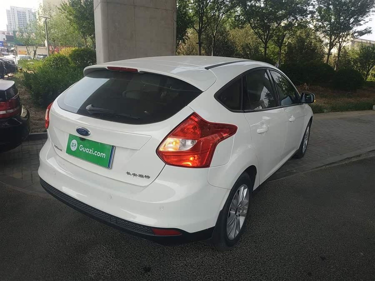 福特 ?？怂? 2012款 兩廂 1.6L 自動舒適型圖片