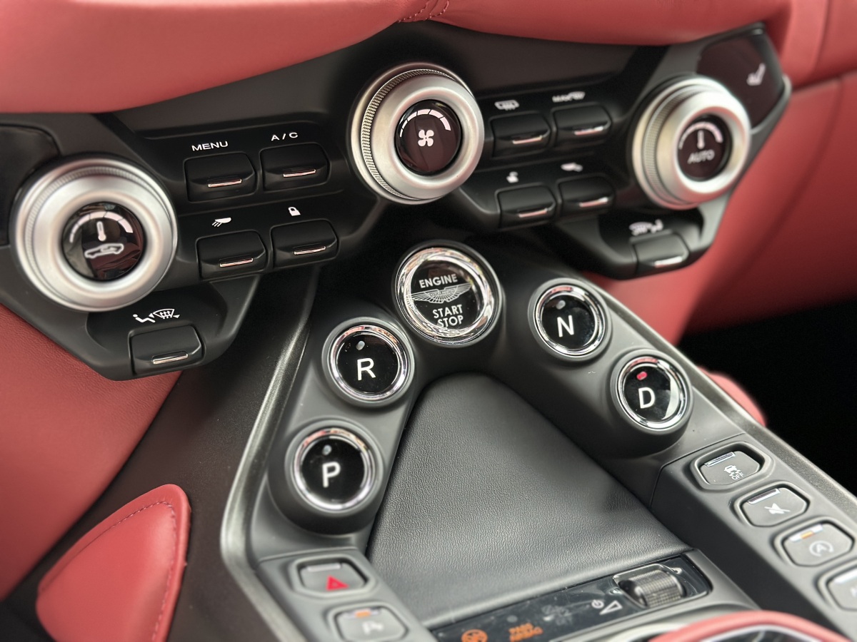 阿斯顿·马丁 V8 Vantage  2022款 4.0T V8 Coupe图片