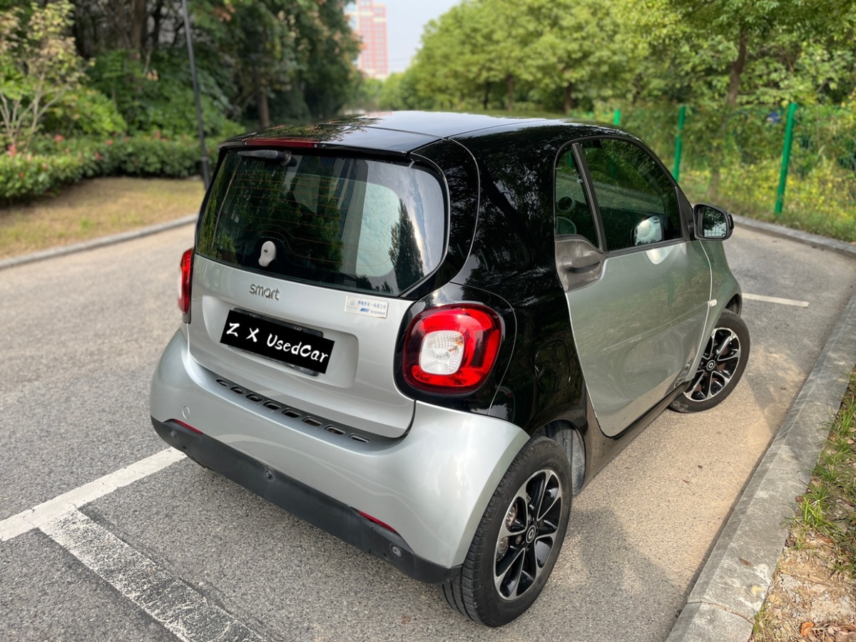 2016年10月smart fortwo  2015款 1.0L 52千瓦硬頂激情版