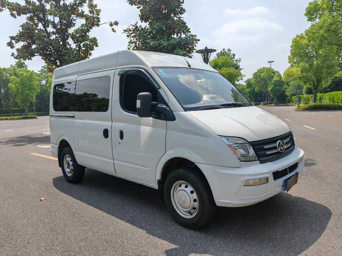 上汽大通 V80  2023款 2.0T PLUS 手動全能王短軸中頂5/6座圖片