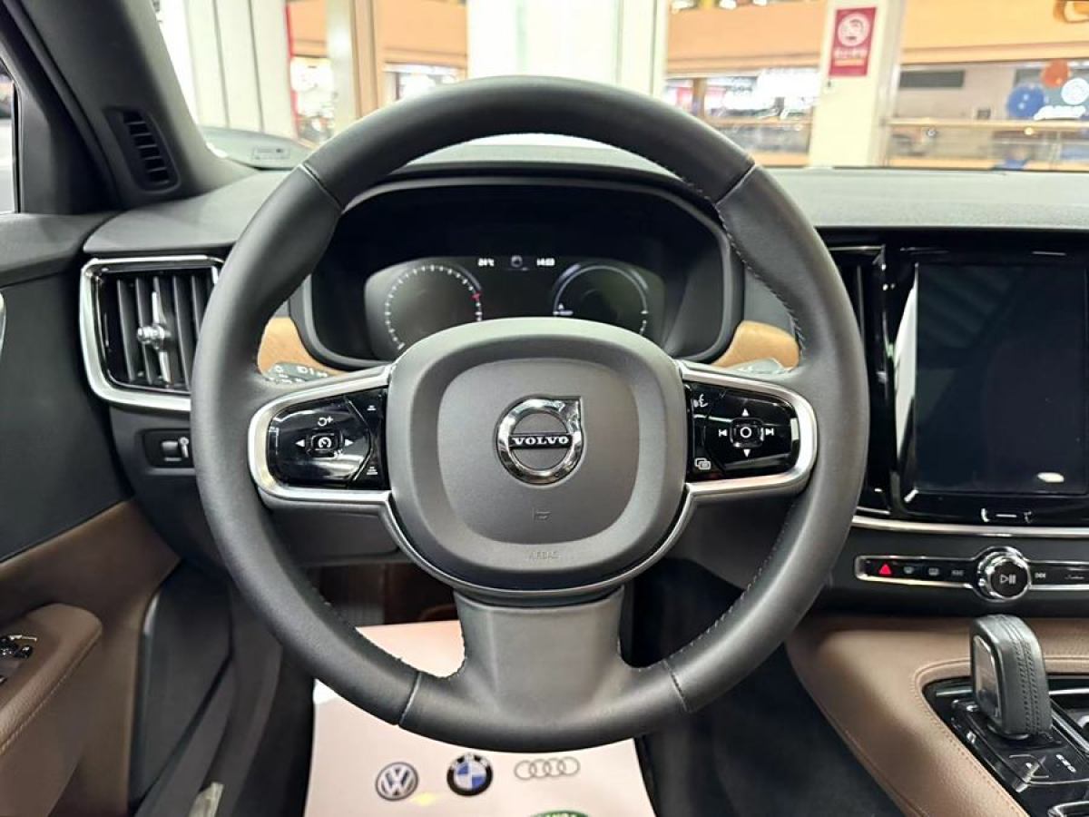 沃尔沃 S90新能源  2021款 T8 E驱混动 智逸豪华版图片