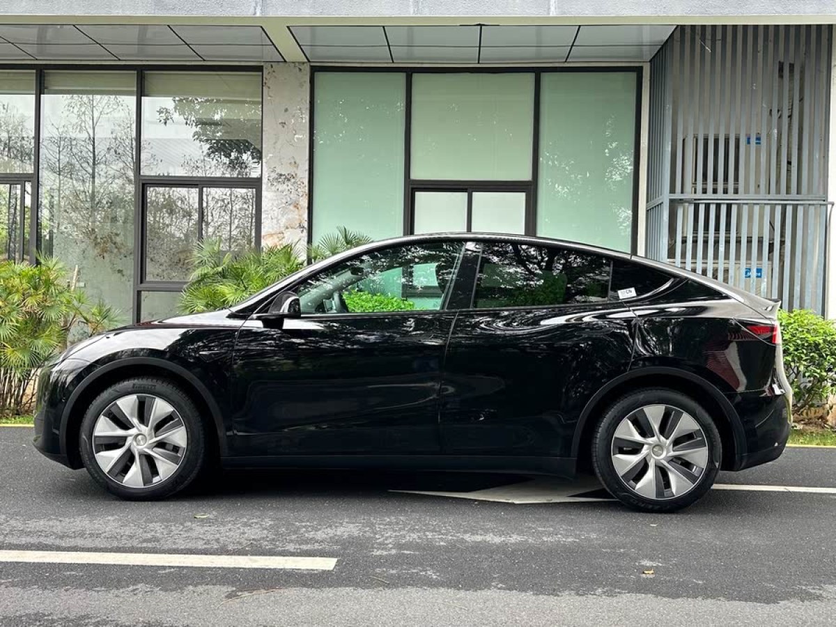特斯拉 Model Y  2022款 改款 后輪驅(qū)動版圖片