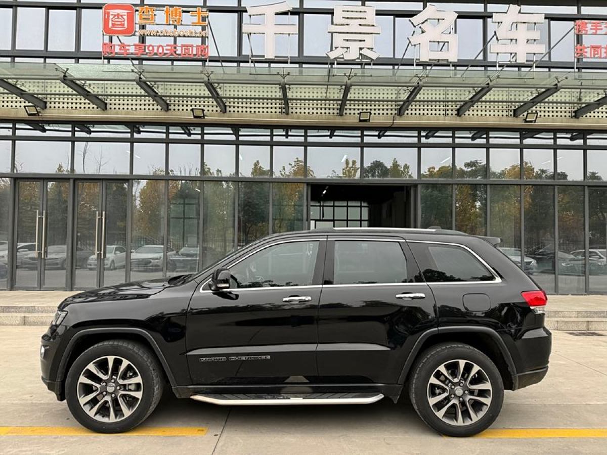 Jeep 大切諾基  2017款 3.6L 精英導(dǎo)航版圖片