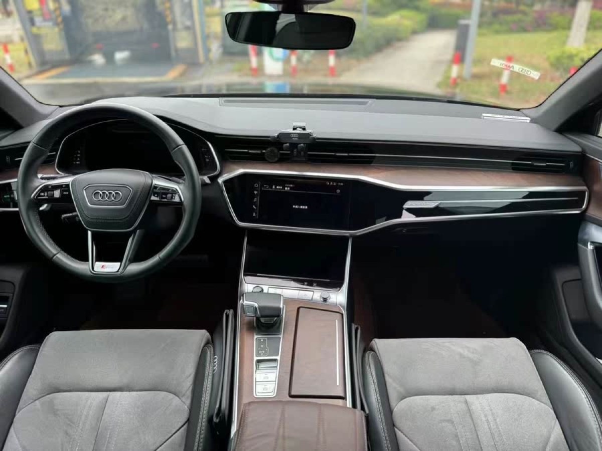 奧迪 奧迪A6L  2023款 改款 45 TFSI quattro 臻選動(dòng)感型圖片
