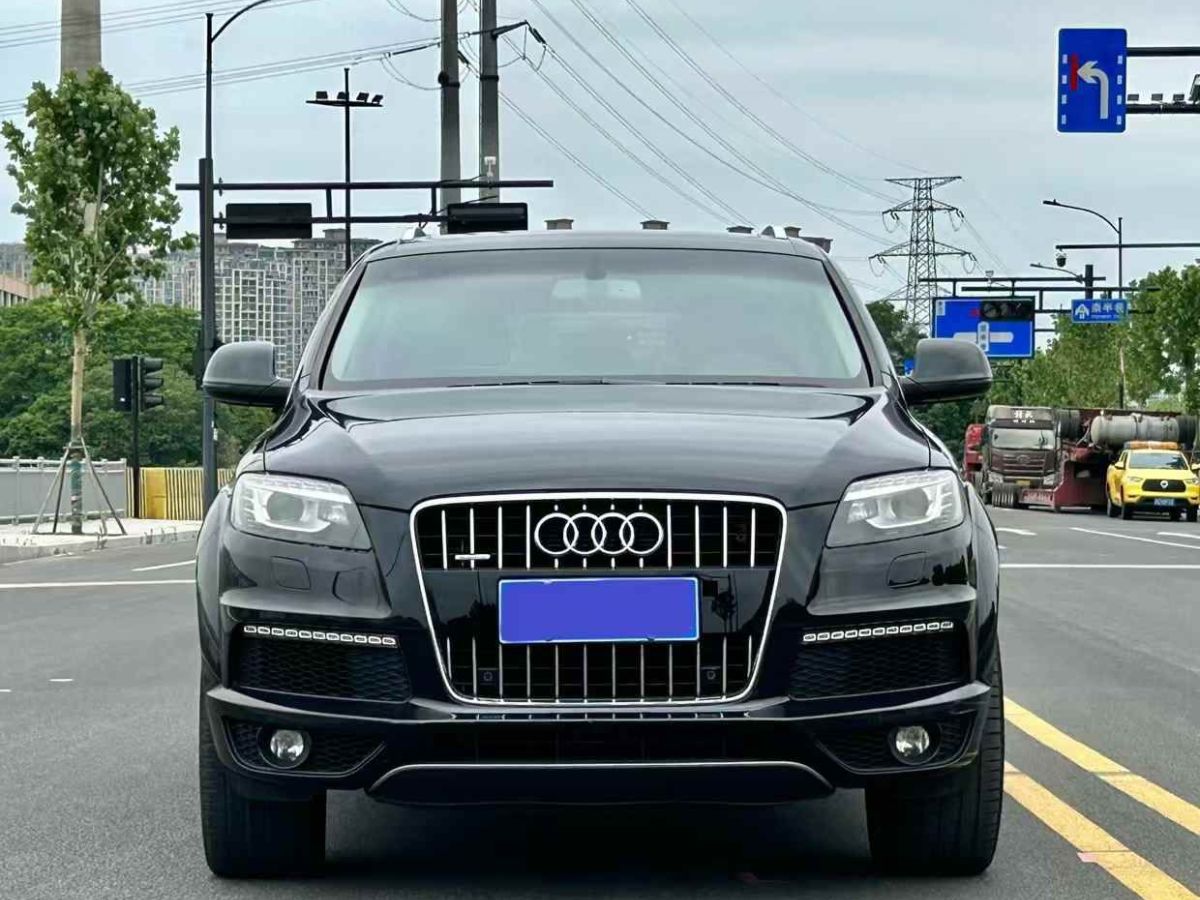 奧迪 奧迪Q7  2013款 Q7 35TDI quattro 領(lǐng)先型圖片