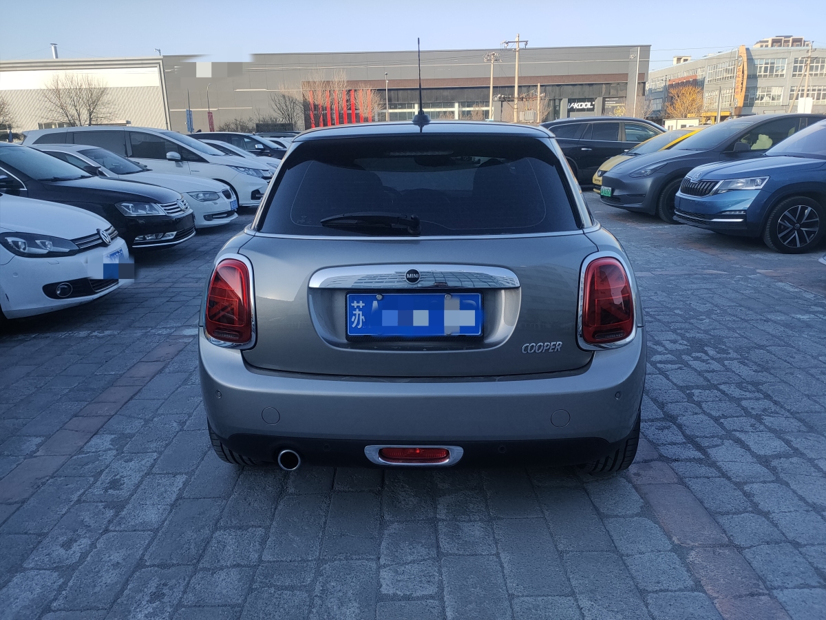 MINI MINI  2020款 1.5T COOPER 藝術(shù)家 五門版圖片