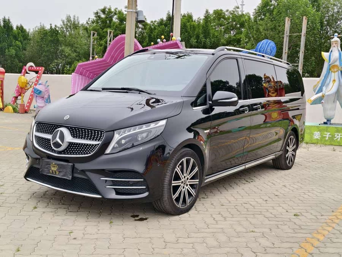 奔馳 V級(jí)  2022款 V 260 L 長(zhǎng)軸距豪華版圖片