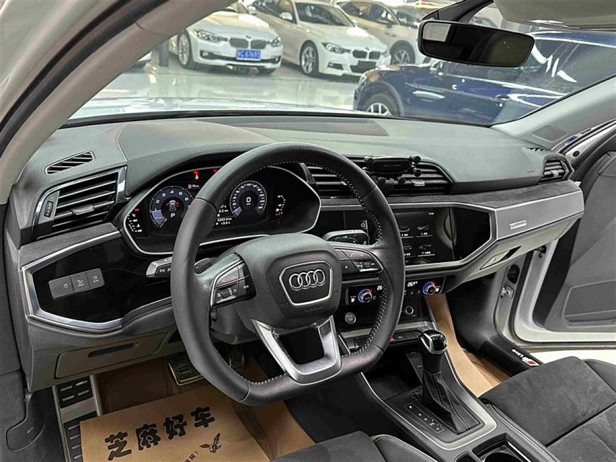 奧迪 奧迪Q3  2020款 35 TFSI 時(shí)尚動(dòng)感型圖片