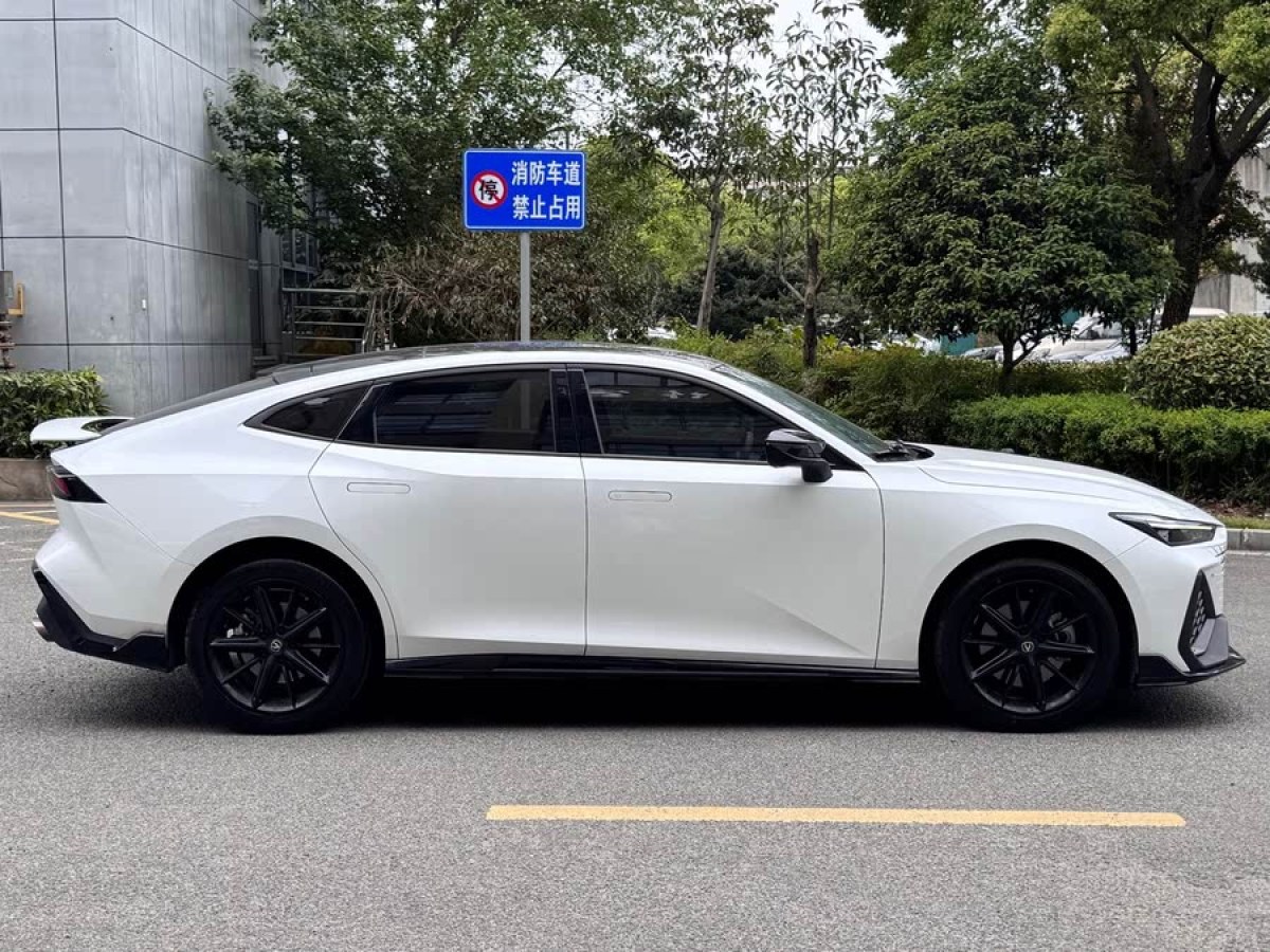 長(zhǎng)安 長(zhǎng)安UNI-V  2023款 2.0T 鋒速版圖片