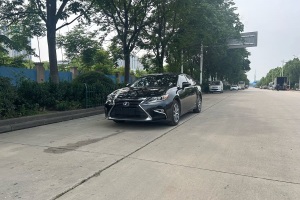 ES 雷克薩斯 300h 舒適版