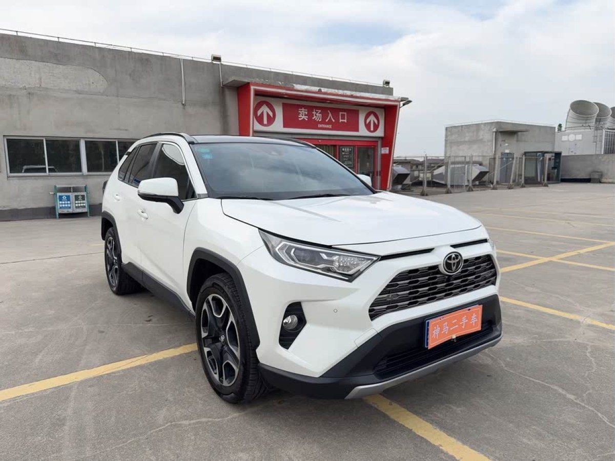 豐田 RAV4榮放  2020款 2.0L CVT兩驅(qū)尊貴版圖片