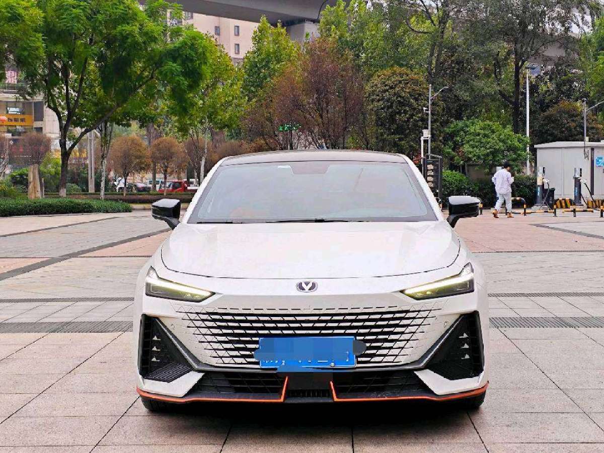 長安 長安UNI-V  2022款 1.5T 尊貴型圖片