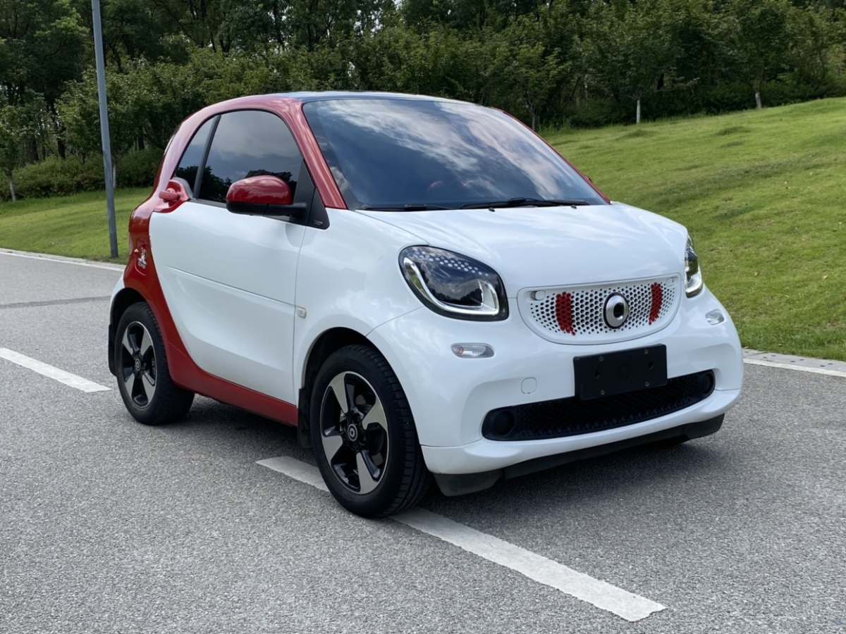 2018年09月smart fortwo  2018款 1.0L 52千瓦硬頂激情版