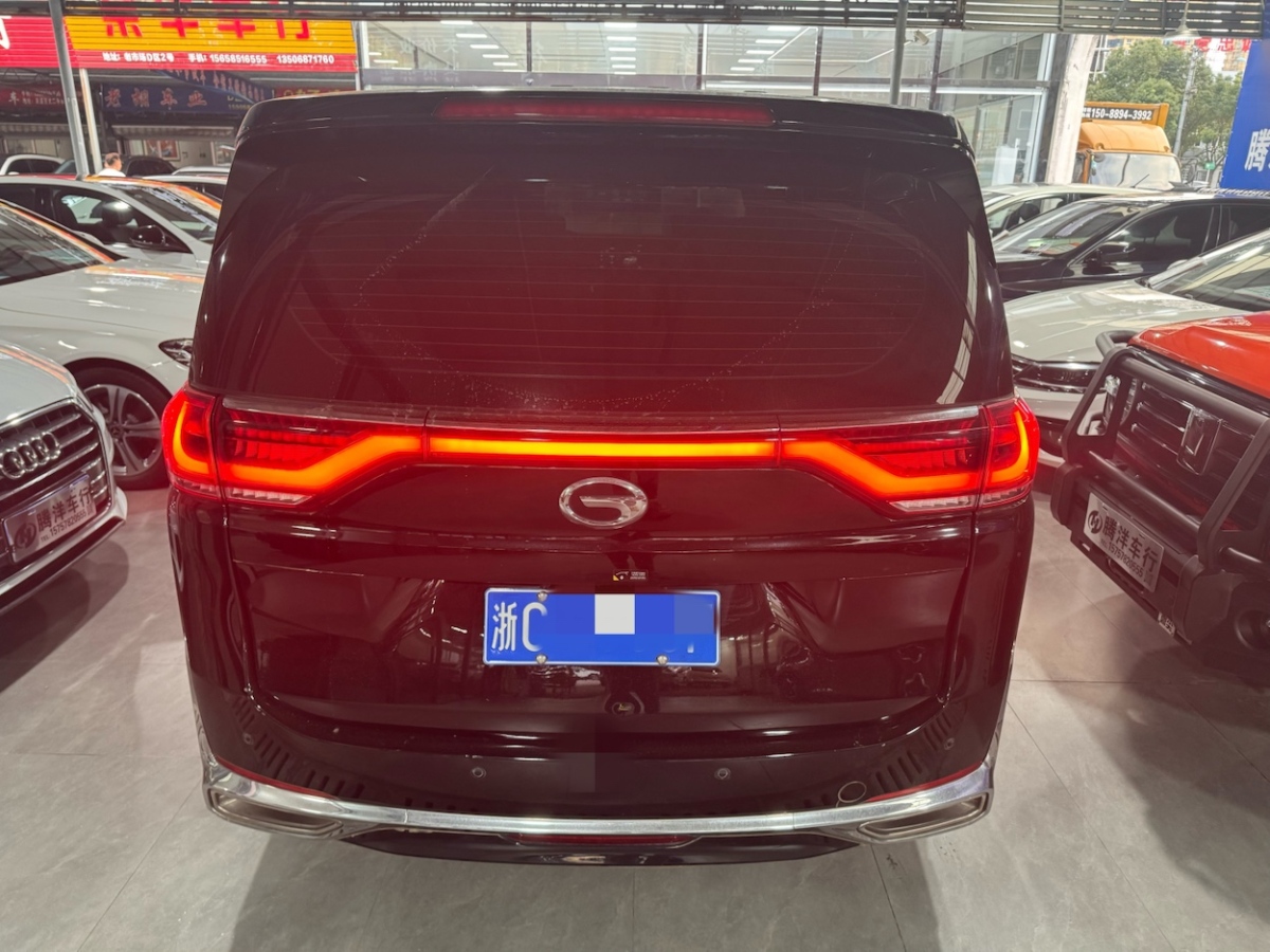 廣汽傳祺 M8  2023款 領(lǐng)秀系列 390T 豪華版圖片