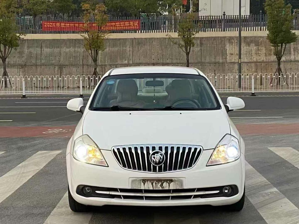 啟辰 R50  2013款 1.6L 北斗導(dǎo)航版圖片