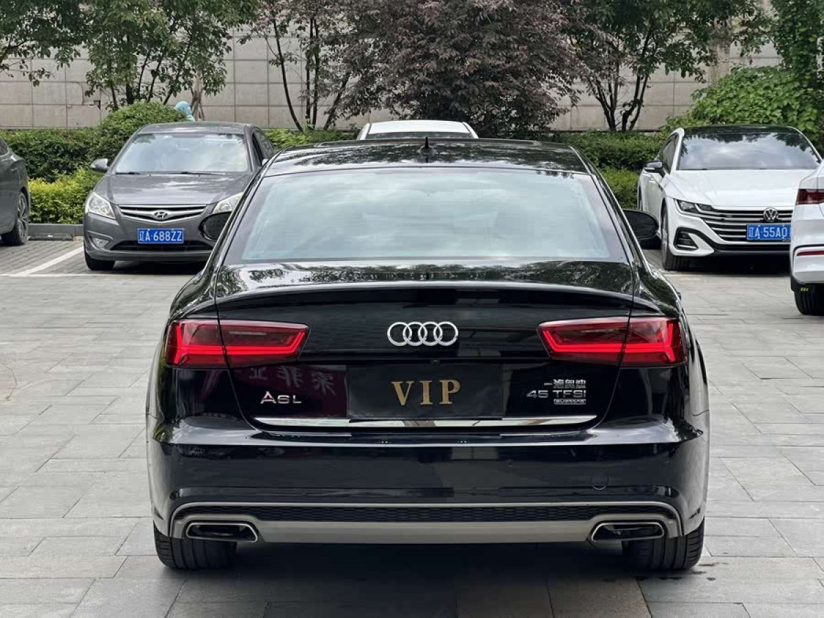 奧迪 奧迪A4L  2018款 30周年年型 45 TFSI quattro 運(yùn)動(dòng)型圖片