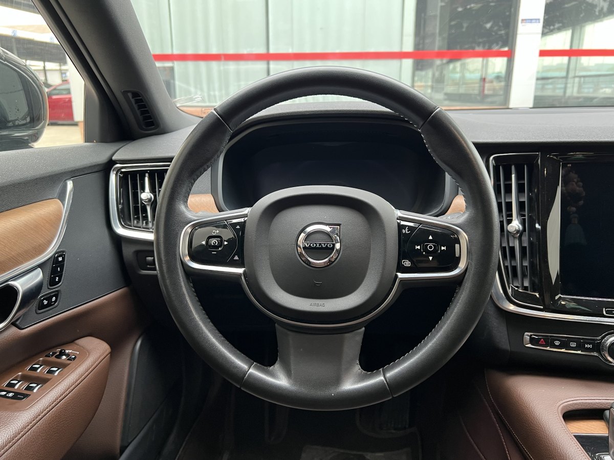沃爾沃 S90  2022款 B5 智逸豪華版圖片